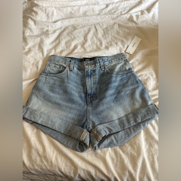 BDG NWT Urban Outfitters high rise Mom Jean shorts indigo denim - Picture 3 of 13